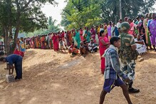ভোট দিতে গিয়ে বিপত্তি! তালিকায় উধাও ১১০০ নাম ভোট দিতে গিয়ে বিপত্তি! তালিকায় উধাও ১১০০ নাম