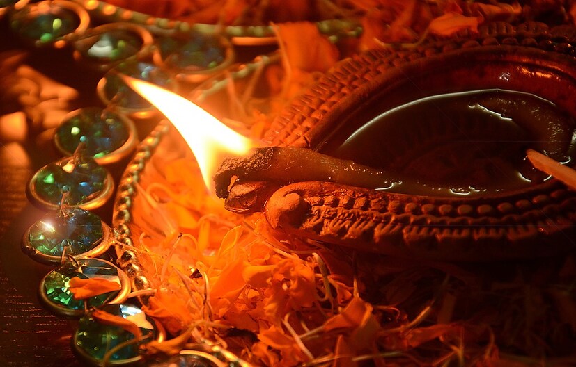 • মনে করা হয়, এ সব না করলে অসন্তুষ্ট প্রেতাত্মারা ঘাড়ে চেপে বসতে পারে, কোনও অনিষ্ট করতে পারে ৷ ছবি: পিক্স্যাবে ৷ 