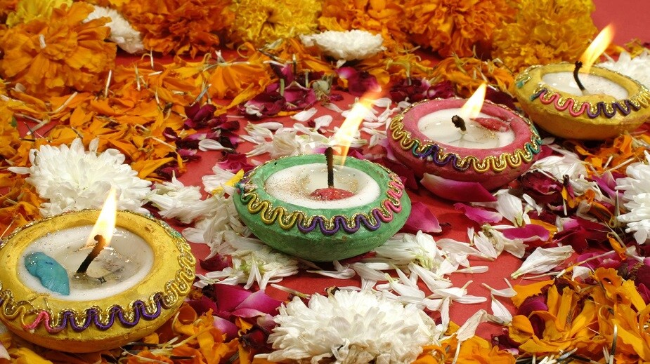 কর্কট রাশির জাতকরা দীপাবলির দিন যদি ত্রিকোণ কোনও পতাকা বিষ্ণুর সামনে স্থাপন করতে পারেন, তাহলে তা শুভ ফল দেবে। (Photo collected) কর্কট রাশির জাতকরা দীপাবলির দিন যদি ত্রিকোণ কোনও পতাকা বিষ্ণুর সামনে স্থাপন করতে পারেন, তাহলে তা শুভ ফল দেবে। (Photo collected)