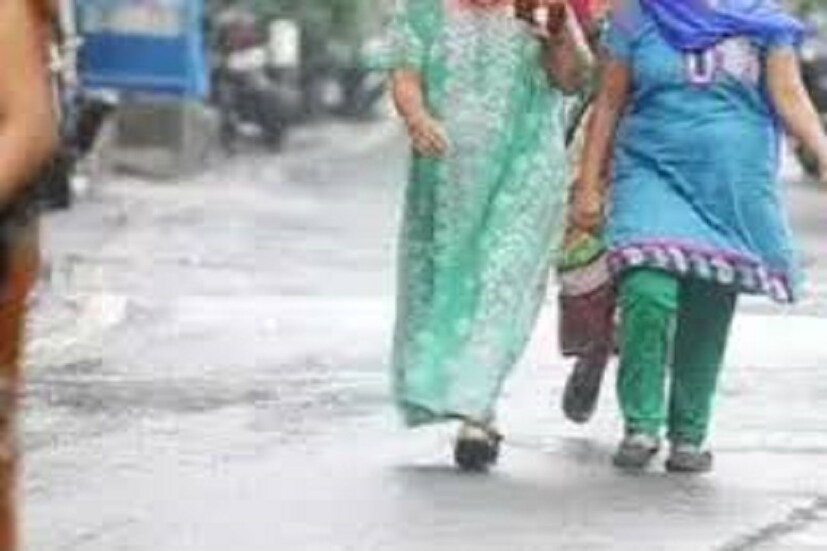 ঘটনাটি গড়েছে অন্ধ্রপ্রদেশের পশ্চিম গোদাবরী জেলার কোকলাপল্লী গ্রামে বিগত ৯ মাস ধরে মহিলাদের দিনেরবেলায় নাইটি পড়ার উপরে নিষেধাজ্ঞা জারি করা হয়েছে ৷ প্রতীকী ছবি ৷