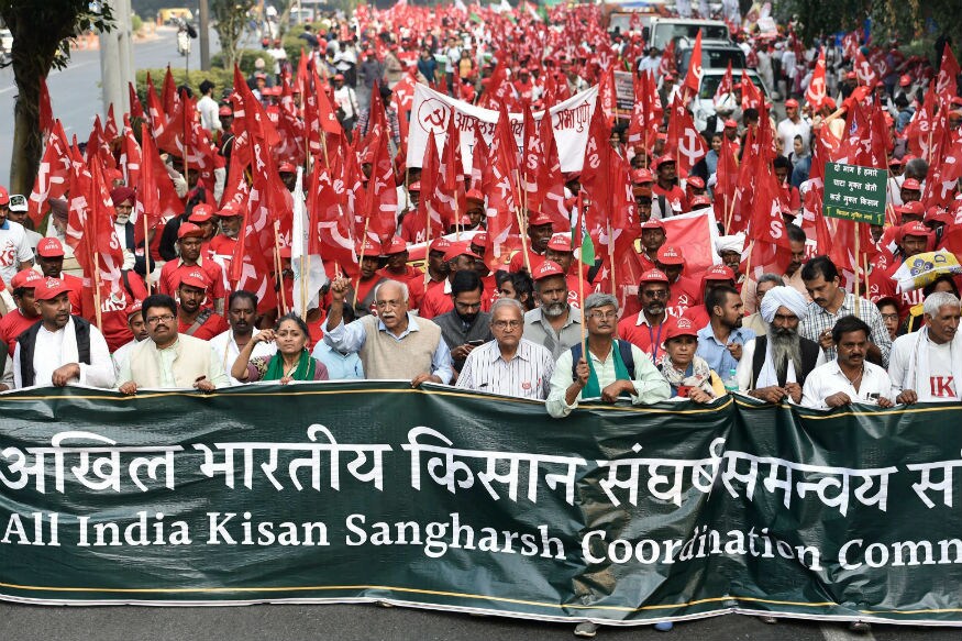 আজ, শুক্রবার সংসদ অভিযান করবেন দেশের বিভিন্ন প্রান্ত থেকে আসা কৃষকরা। মিছিল শুরু হবে দিল্লির রামলীলা ময়দান থেকে। (Photo: PTI) আজ, শুক্রবার সংসদ অভিযান করবেন দেশের বিভিন্ন প্রান্ত থেকে আসা কৃষকরা। মিছিল শুরু হবে দিল্লির রামলীলা ময়দান থেকে। (Photo: PTI)