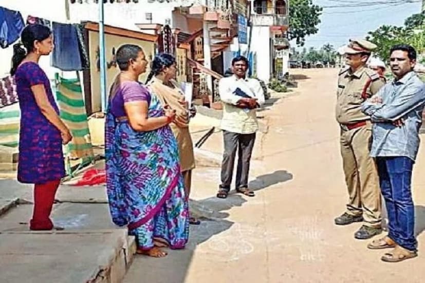 গ্রামের বয়স্ক মানুষেরা নিদান দিয়েছেন শুধুমাত্র রাত্রিবেলায় মহিলারা নাইটি পরতে পারবেন ৷ প্রতীকী ছবি ৷