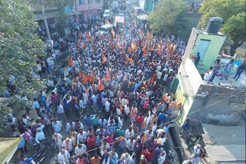বিজেপি প্রার্থী হীরালাল নাগার সংগোদ কেন্দ্রে মনোনয়ন জমা দিয়েছেন । 