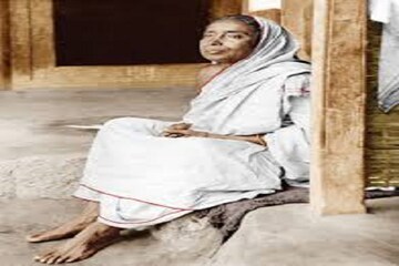 মায়ের বহু মূল্যবান কানের দুল জাগতিক মঙ্গলের এক বিশেষ অলঙ্কার মায়ের বহু মূল্যবান কানের দুল জাগতিক মঙ্গলের এক বিশেষ অলঙ্কার