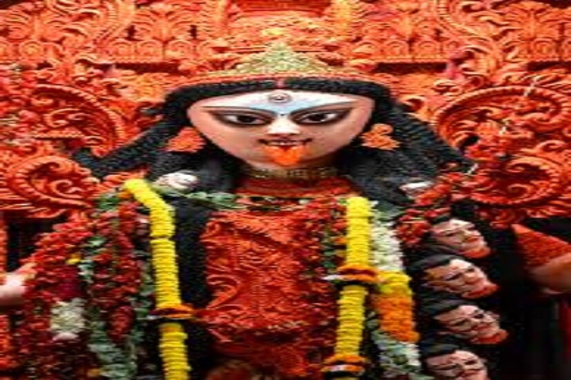 মায়ের কোলে ঘুমায় ছেলে এই শান্তি মা কোথায় বল ! মা তোর কত রঙ্গ দেখব বল ? প্রতীকী ছবি ৷