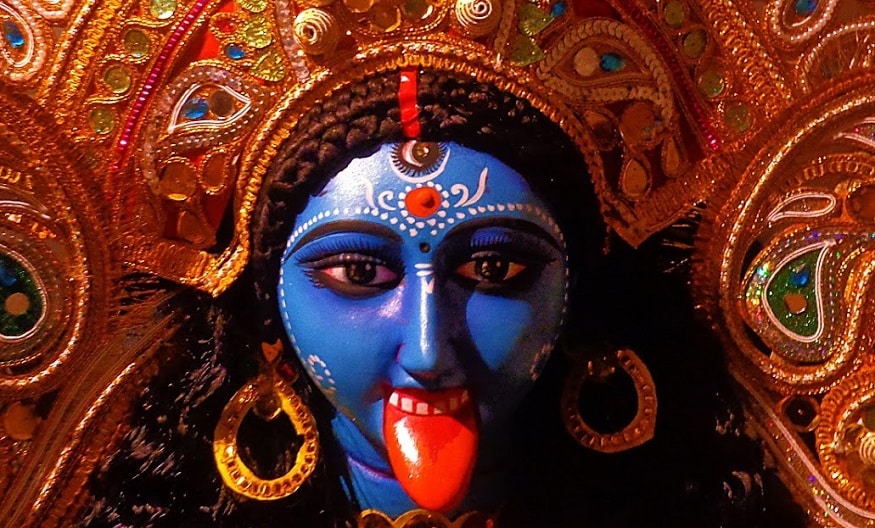 চতুর্দশীর পর দীপান্বিতা অমাবস্য়া৷ এই দিন ঘটা করে শ্য়ামাপুজো হয় দুই বাংলাতেই৷ বাঙালিরা মেতে ওঠে কালীপুজোয়৷ চতুর্দশীর পর দীপান্বিতা অমাবস্য়া৷ এই দিন ঘটা করে শ্য়ামাপুজো হয় দুই বাংলাতেই৷ বাঙালিরা মেতে ওঠে কালীপুজোয়৷