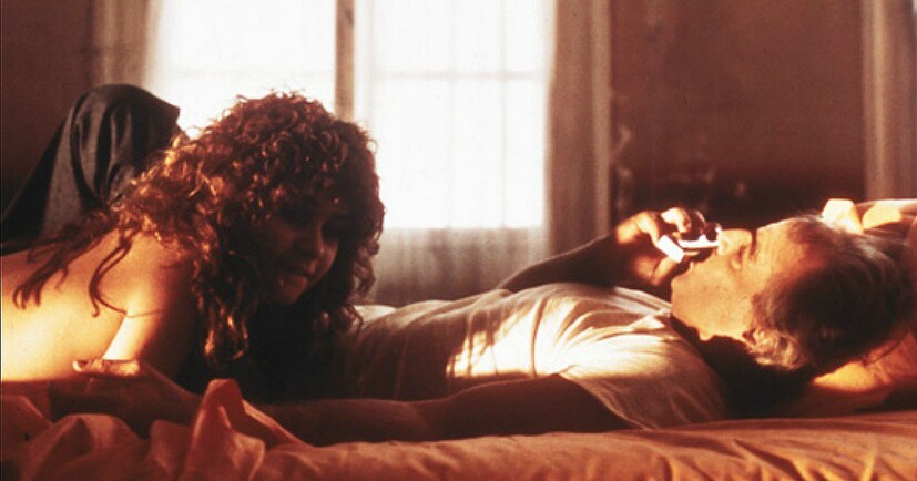   Last Tango ছবির একটু যৌনদৃশ্যের কারণে বিতর্কেও জড়িয়ে পড়েছিলেন  Last Tango ৷ ২০১৬ সালে একটি ভিডিওতে তিনি জানিয়ে ছিলেন,  Last Tango-এর বিখ্যাত যৌনদৃশ্যটি একেবারেই প্ল্যান করে ছিল না ৷ ধর্ষণ দৃশ্যটির বিষয়ে আগে থেকেই কিছুই জানতেন না অভিনেত্রী মারিয়া। তবে মার্লোন ব্র্যান্ডো এবং বার্তোলুচ্চি ৷ এই দৃশ্য সম্পর্কে আগেই পরিকল্পনা করেছিলেন। সেই মন্তব্য নিয়ে ঝড় ওঠে গোটা সিনেমহলে ৷ 