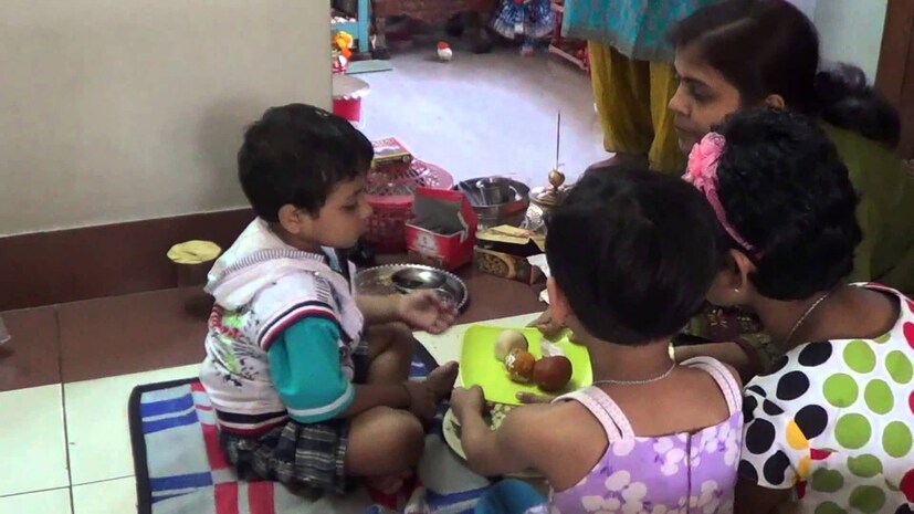 প্রতিপদে বোনেরা ভাইয়ের মঙ্গল কামনায় ফোঁটা দেবে ৷ প্রতিপদ পড়ছে ৭ নভেম্বর (রাত ০৯.৩২ মিনিটে) ছাড়ছে ৮ নভেম্বর (রাত ৯.৩২ মিনিটে) প্রতীকী ছবি ৷
