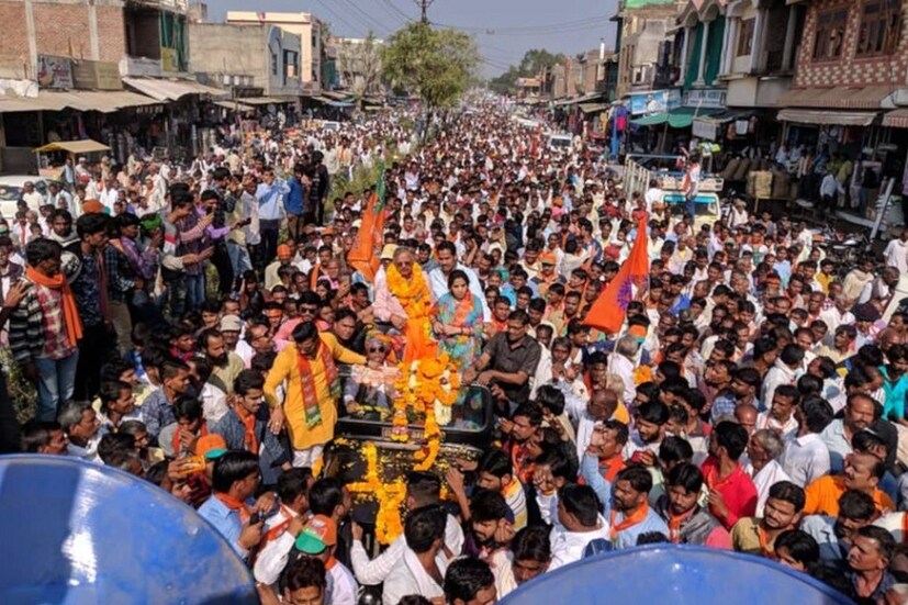 গতকাল ছিল রাজস্থান বিধানসভা নির্বাচনের  মনোনয়ন জমা দেওয়ার শেষ দিন । দুপুর ৩টে পর্যন্ত মনোনয়ন জমা দিয়েছে শতাধিক প্রার্থী । জোরদার প্রচারও চালিয়েছেন প্রার্থীরা। টিকিট না পাওয়া ঘিরে রাজস্থানে বেশ কিছু প্রার্থীদের  মধ্যে অসন্তোষ দেখা গিয়েছে ও এদিনও বিষয়টি নিয়ে বিক্ষোভ প্রদর্শন করেন প্রার্থীরা। 
