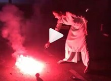 বাজি ফাটাচ্ছেন শুভশ্রী, দায়িত্বশীল রাজের সাবধানবাণী ‘সরে এসো’ বাজি ফাটাচ্ছেন শুভশ্রী, দায়িত্বশীল রাজের সাবধানবাণী ‘সরে এসো’