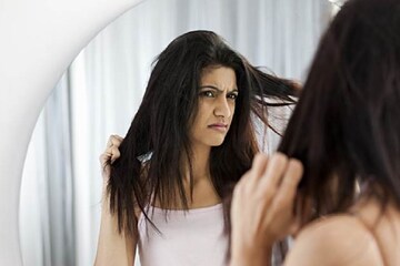 শীতে রুক্ষ চুল নিয়ে জেরবার? সমাধান করবে কলা