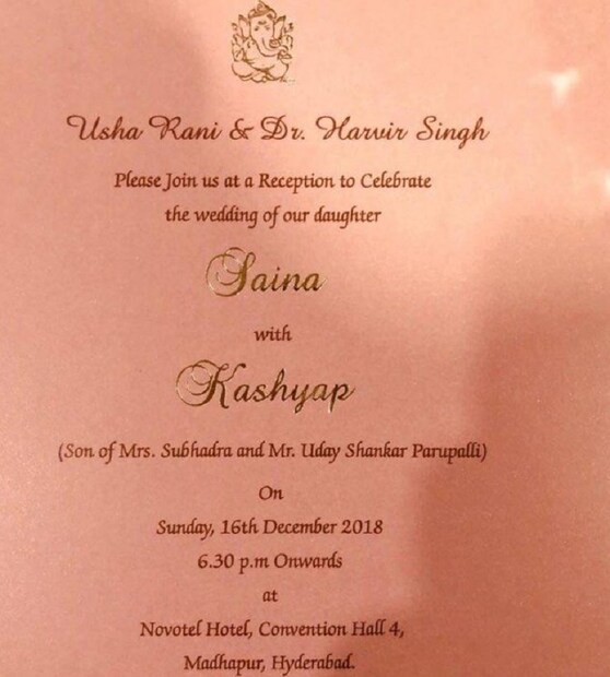 বিয়ের দু‘পক্ষের কার্ডই ইন্টারনেটে ভাইরাল ৷ গোলাপি ও হলুদের ছোঁওয়ায় তৈরি এই কার্ড একেবারে বিয়ের অনুষ্ঠানের জন্য আদর্শ ৷ Photo- Twitter 