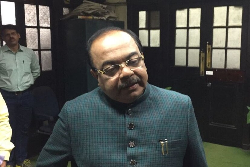 অনেকদিন ধরেই তাঁর ব্যক্তিগত সম্পর্কের টানাপড়েনের খবরও শিরোনামে উঠে আসছিল ৷ তার ছাপ প্রশাসনিক কর্তব্য পালনেও পড়েছিল ৷ মঙ্গলবার নবান্নে অনুষ্ঠানের পর ডেকে পাঠান মুখ্যমন্ত্রী ৷ তারপরেই মন্ত্রিত্ব থেকে পদত্যাগ শোভনের ৷ মেয়র পদ থেকেও ইস্তফার নির্দেশ দেন তিনি ৷ Photo Collected