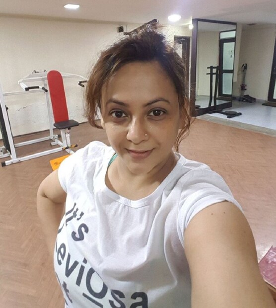 শুধু ছবি নয়, অন্য অনেক কাজে মন দিয়েছেন তিনি ৷ শ্রীদেবীর প্রতি ট্রিবিউট জানিয়ে একটি অনুষ্ঠান করেন বাংলার শ্রী ৷ এছাড়াও একটি ভিন্নধর্মী ফ্যাশন শোর আয়োজন করেন যেখানে সমাজের দুঃস্থ মানুষদের মডেল হিসেবে দেখা যায় ৷ কিন্তু যেই প্রশ্ন ছিল, কেন ঘনঘন  জিমে দেখা যাচ্ছে অভিনেত্রীকে ? নিজেই সেই উত্তর দিয়েছেন ৷ Photo Courtesy : Facebook
