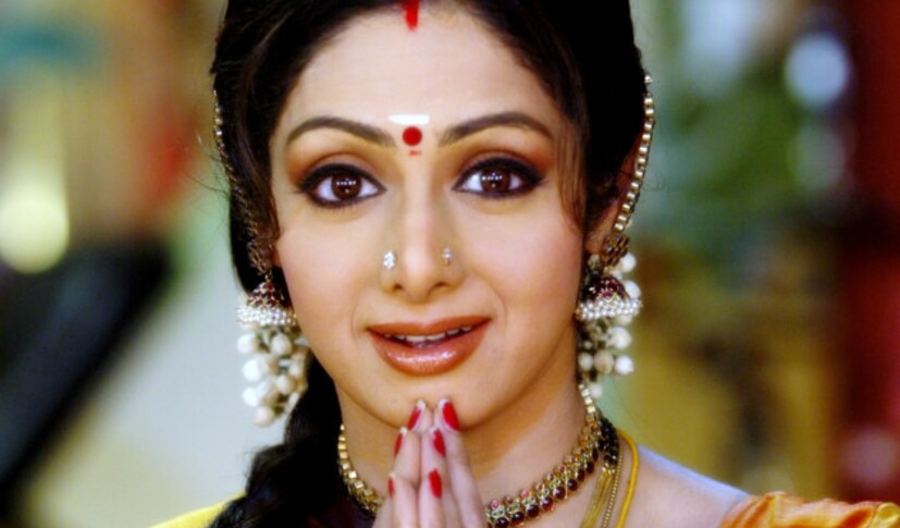 ‘জিরো’ ছবিতে বেশ কয়েকজন বলিউড সেলেবদের কেমিও চরিত্রে অভিনয় করতে দেখা যাবে ৷ যার মধ্যে রয়েছেন সলমন খান, রানি মুখোপাধ্যায়, অভয় দেওল, করিনা কাপুর, করিশ্মা কাপুর, আলিয়া ভাট ৷ আর এই কেমিও চরিত্রে দেখা যাবে শ্রীদেবীকেও ৷ 