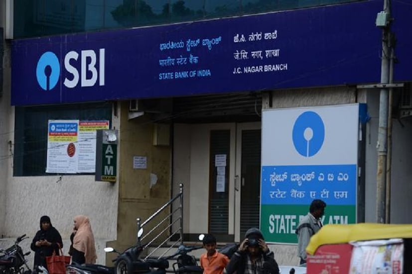 এনপিএসে দু'ধরনের অ্যাকাউন্ট থাকবে। টায়ার ১ এবং টায়ার ২। প্রতি বছর নূন্যতম ১,০০০ টাকা রাখা যাবে টায়ার ১ অ্যাকাউন্টে। টায়ার ২ অ্যাকাউন্টে রাখার জন্য নূন্যতম অর্থের কোনও বেড়াজাল নেই।  (Photo collected)