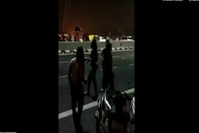দিল্লির সিগনেচার ব্রিজে জামাকাপড় খুলে উদ্দাম নাচ! দেখুন ভিডিও দিল্লির সিগনেচার ব্রিজে জামাকাপড় খুলে উদ্দাম নাচ! দেখুন ভিডিও
