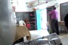 শাড়ি সরিয়ে...! স্কুলেই প্রধান শিক্ষিকার যৌনকীর্তির ভিডিও ভাইরাল শাড়ি সরিয়ে...! স্কুলেই প্রধান শিক্ষিকার যৌনকীর্তির ভিডিও ভাইরাল