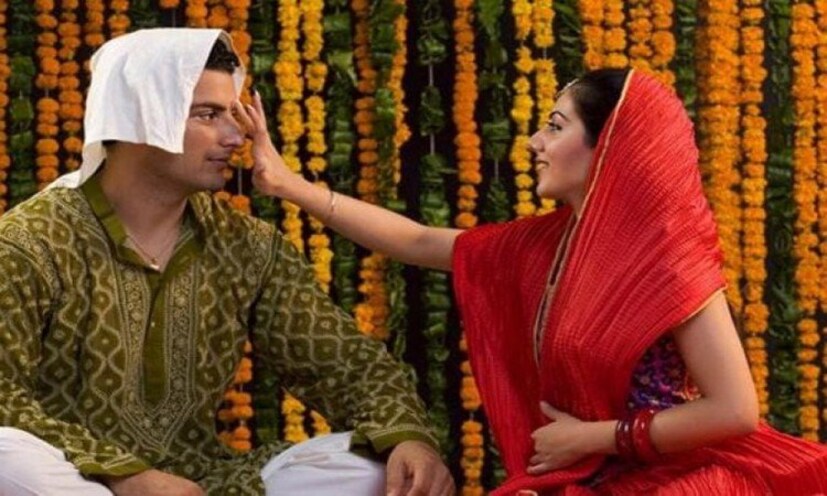 • গুপ্তপ্রেস পঞ্জিকা মতে, ২৩ কার্তিক (ভাঃ ১৮ কার্তিক) ইং ৯ নভেম্বর, ২০১৮, শুক্রবার, দ্বিতীয়া রাত্রি ৯/১৩/৫৭ পর্যন্ত থাকবে। 