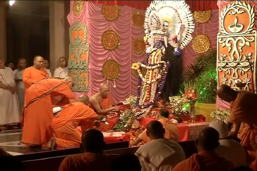 বেলুড় মঠে এক অন্যরকমের পরিবেশে মায়ের আরাধনা ৷