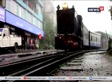 বয়সের ছাপ পড়লেও আজও চিরনতুন দার্জিলিঙের টয়ট্রেন বয়সের ছাপ পড়লেও আজও চিরনতুন দার্জিলিঙের টয়ট্রেন