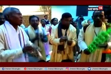 মিঠে সুরে উষ্ণতার আমেজ, কীর্তনের বোলে ঘুম ভাঙে এই গ্রামের মিঠে সুরে উষ্ণতার আমেজ, কীর্তনের বোলে ঘুম ভাঙে এই গ্রামের
