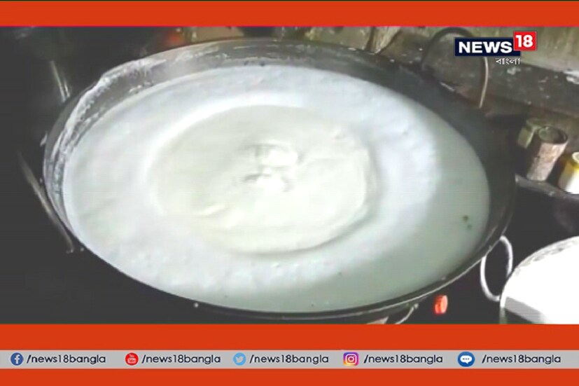 প্লেটের উপর দুধ রেখে দেখা যেতে পারে ৷ খাঁটি দুধে কোনও রেখার সৃষ্টি হবেনা ৷ 