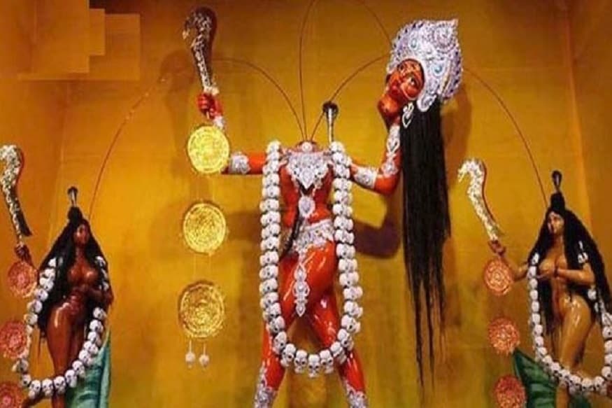 ছিন্নমস্তা- অহংকারের অবস্থান মস্তিষ্কে। যে এই অহংকে মস্তিষ্ক থেকে ছিন্ন করতে পারে সেই কালীর অপর রূপ ছিন্নমস্তাককে লাভ করতে পারে। এই অহং ছিন্ন করতে পারলে নিজের মধ্যে তিনটে আমি-র সন্ধান পাওয়া যায়। Photo Collected ছিন্নমস্তা- অহংকারের অবস্থান মস্তিষ্কে। যে এই অহংকে মস্তিষ্ক থেকে ছিন্ন করতে পারে সেই কালীর অপর রূপ ছিন্নমস্তাককে লাভ করতে পারে। এই অহং ছিন্ন করতে পারলে নিজের মধ্যে তিনটে আমি-র সন্ধান পাওয়া যায়। Photo Collected