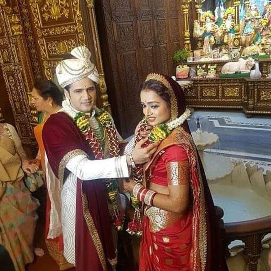 ♦ গত ১২ ডিসেম্বর চুপি চপি চিরাগ ঠক্করের সঙ্গে বিয়ে সেরে ফেলেন টেলিভিশন অভিনেত্রী পারুল চৌহান ৷ ♦ গত ১২ ডিসেম্বর চুপি চপি চিরাগ ঠক্করের সঙ্গে বিয়ে সেরে ফেলেন টেলিভিশন অভিনেত্রী পারুল চৌহান ৷
