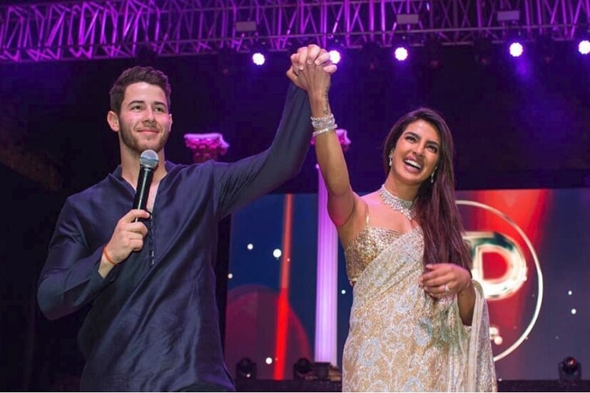 •• আজ রবিবার হিন্দু মতে বিয়ে করতে চলেছেন নিক ও প্রিয়াঙ্কা ৷ তার আগে গতকাল খ্রিস্টান মতে বিয়ে হয়ে গিয়েছে এই দুই বিশ্ববিখ্যাত তারকার ৷ ছবি: ইনস্টাগ্রাম ৷