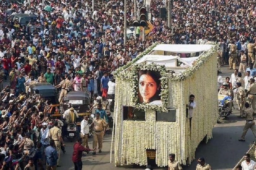 •• জীবনের মতো মৃত্যুও একটি অনিবার্য সত্য ৷ কথাতেই রয়েছে-‘জন্মিলে মরিতে হবে, অমর কে কোথা রবে ৷’ প্রকৃতির নিয়মে প্রত্যেক ব্যক্তিরই মৃত্যু অবসম্ভাবী ৷ এটি একটি স্বাভাবিক প্রক্রিয়া, যা প্রত্যেকটি প্রাণীর ক্ষেত্রেই ঘটে ৷ 