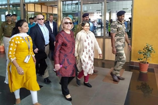 উদয়পুরে হাজির হলেন হিলারি ক্লিনটন ৷ ছবি-নিউজ এইটিন ৷