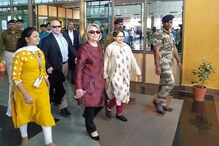 ইশা আম্বানির প্রি-ওয়েডিং সেলিব্রেশনে যোগ দিতে উদয়পুরে হাজির হিলারি ক্লিনটন ইশা আম্বানির প্রি-ওয়েডিং সেলিব্রেশনে যোগ দিতে উদয়পুরে হাজির হিলারি ক্লিনটন