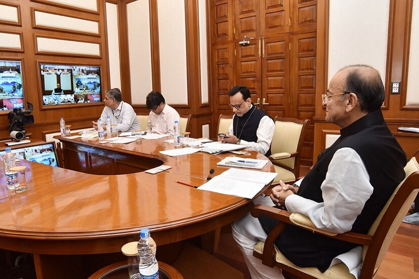 এই মুহূর্তে নির্মাণ সামগ্রীর উপর ২৮% জিএসটি নেওয়া হয়ে থাকে, তা কমিয়ে ১৮% করার কথা পরিকল্পনা করছে । ভোগ্যপণ্য ও ক্ষতিকারক জিনিষপত্র যেমন সিগারেট,গুটকা ও তামাকজাত দ্রব্য । ২২ ডিসেম্বর হবে জিএসটি কাউন্সিল । 