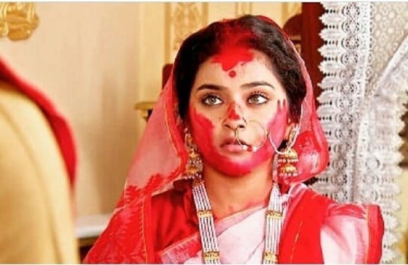  •• ‘করুণাময়ী রানি রাসমণি’ধারাবাহিকটিতে করুণা’র চরিত্রে অভিনয় করেছে ঐন্দ্রিলা সাহা ৷