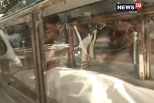 ‘মৃণাল সেনের ইচ্ছানুযায়ী রবীন্দ্র সদনের টেবিলে দেহ শায়িত রেখে ফুল-মালা নিবেদন নয়’ ‘মৃণাল সেনের ইচ্ছানুযায়ী রবীন্দ্র সদনের টেবিলে দেহ শায়িত রেখে ফুল-মালা নিবেদন নয়’