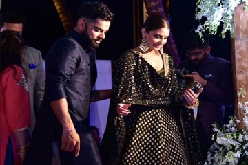 ‘স্ত্রী ভাগ্যে ধন’: ২০১৭-র রোজগারকেও ছাপিয়ে গেলেন বিরাট, কোটিতে অঙ্কটা জানলে চোখ কপালে উঠবে ‘স্ত্রী ভাগ্যে ধন’: ২০১৭-র রোজগারকেও ছাপিয়ে গেলেন বিরাট, কোটিতে অঙ্কটা জানলে চোখ কপালে উঠবে