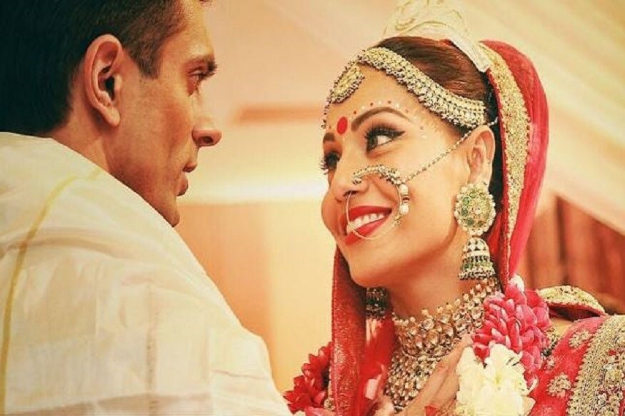 যেকোনও মতেই বিয়ে হোক সাধারণত সেটা লম্বা সময় ধরে চলে ৷ আর বিয়ের দিনে একটা টেনশনও কাজ করে তাই টয়লেট ব্যবহার আরও বেশি করে প্রয়োজন হয়ে পড়ে ৷ Photo Courtesy - Instagram যেকোনও মতেই বিয়ে হোক সাধারণত সেটা লম্বা সময় ধরে চলে ৷ আর বিয়ের দিনে একটা টেনশনও কাজ করে তাই টয়লেট ব্যবহার আরও বেশি করে প্রয়োজন হয়ে পড়ে ৷ Photo Courtesy - Instagram