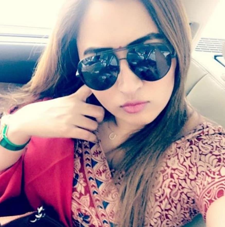 সংবাদমাধ্যমকে তিনি জানিয়েছেন ২-৩ সপ্তাহ আগে যখন অনলাইনে ভোটার লিস্টে নিজের নাম চেক করেছিলেন তখন সেটা ছিল ৷ বিভিন্ন নির্বাচনেই ভোটার লিস্টে নাম থাকা নিয়ে বিতর্ক হয় ৷ তা বলে সাধারণত সেলিব্রিটি বা হাইপ্রোফাইল মানুষদের সঙ্গে এরকম বিশেষ হয় না ৷ Photo Courtesy - Instagram সংবাদমাধ্যমকে তিনি জানিয়েছেন ২-৩ সপ্তাহ আগে যখন অনলাইনে ভোটার লিস্টে নিজের নাম চেক করেছিলেন তখন সেটা ছিল ৷ বিভিন্ন নির্বাচনেই ভোটার লিস্টে নাম থাকা নিয়ে বিতর্ক হয় ৷ তা বলে সাধারণত সেলিব্রিটি বা হাইপ্রোফাইল মানুষদের সঙ্গে এরকম বিশেষ হয় না ৷ Photo Courtesy - Instagram