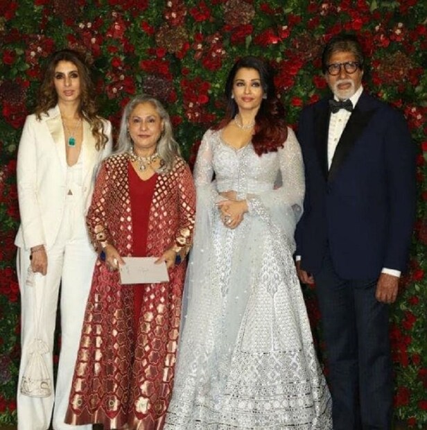 দীপবীরের মেগা রিসপশনে হাজির ছিলেন গোটা বচ্চন পরিবার ৷ শ্বেত-ঐশ্বর্য্য হাজির থাকলেও এই ঝুম্মা চুম্মা দে দে ডান্সে অংশ নেননি তাঁরা ৷ Photo Courtesy - Amitabh Bachchan/ Instagram Handle 