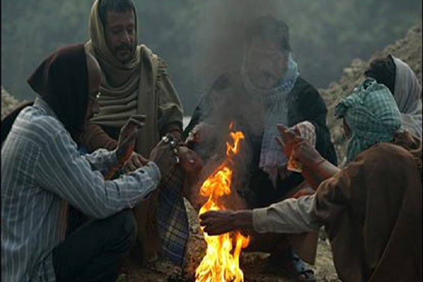 আজ কৃষ্ণনগরের তাপমাত্রা ১১.২ ডিগ্রি, পানাগড়ের তাপমাত্রা ১০.৫ ডিগ্রি, পুরুলিয়ার তাপমাত্রা ১০.১ ডিগ্রি, শ্রীনিকেতনের তাপমাত্রা ১০.৭ ডিগ্রি, ডায়মন্ড হারবারের তাপমাত্রা ১৪.৪ ডিগ্রি, দিঘার তাপমাত্রা ১৩.৯ ডিগ্রি, মেদিনীপুরের তাপমাত্রা ১৪.৩ ডিগ্রি, উলুবেড়িয়ার তাপমাত্রা ১৪.৮ ডিগ্রি।  Photo Source: Collected