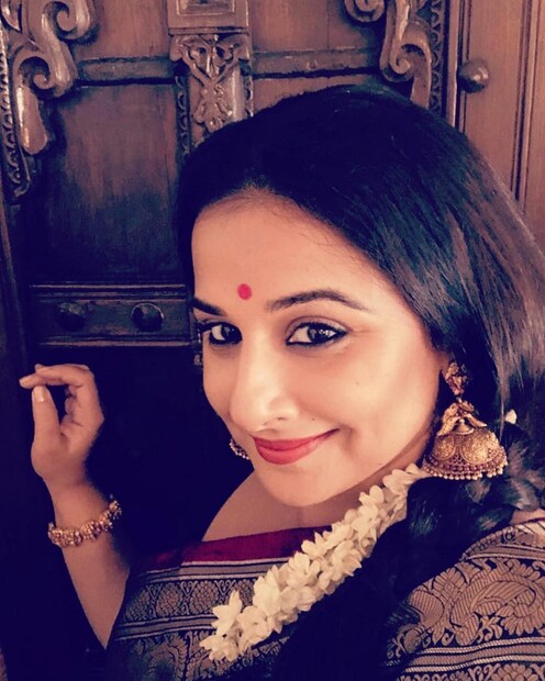  •• বিদ্যা এর আগে তামিলের বিখ্যাত অভিনেত্রী সিল্ক স্মিথার চরিত্র করে দর্শকের প্রশংসা কুড়িয়েছেন। তাছাড়াও এনটি রাও রামার বায়োপিকেও দেখা যাবে বিদ্যাকে। জয়ললিতার বায়োপিক নিয়ে এখনও আনুষ্ঠানিক ঘোষণা হতে বাকি আছে। ছবি: ইনস্টাগ্রাম ৷