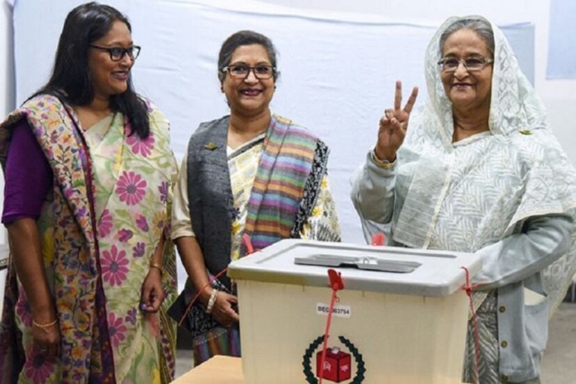 ২০১৪ সালের সাধারণ নির্বাচন বয়কট করেছিল বিএনপি। এবার জোট বেঁধে লড়ার সিদ্ধান্ত। কিন্তু,তার আগেই দুর্নীতি মামলায় জেলে খালেদা জিয়া। ভোটে লড়ার মতো তেমন মুখ নেই বিরোধীদের। ফলে, কার্যত ছত্রভঙ্গ তারা। কিন্তু, আওয়ামি লিগের বিপুল জয়েও ভোট বাতিলের দাবি তুলেছে তারা। Photo Source: Twitter