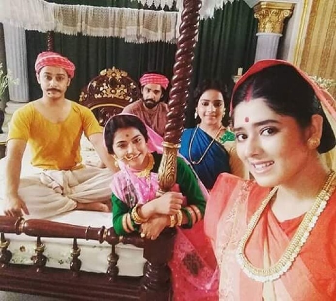 •• ‘করুণাময়ী রানি রাসমণি’তে শান্ত করণার চরিত্রে চুটিয়ে অভিনয় করেছিলেন ঐন্দ্রিলা ৷ এখন মহিয়সী ‘খনা’র চরিত্রে ঐন্দ্রিলা কেমন অভিনয় করে সেটাই এখন দেখার ৷