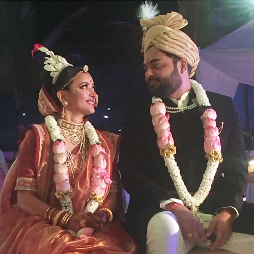 ♦ জাতীয় পুরস্কারপ্রাপ্ত অভিনেত্রী শ্বেতা বসু প্রসাদ তাঁর বহুদিনের বন্ধু রোহিত মিত্তলের সঙ্গে গাঁটছড়া বাঁধেন গত ১৩ ডিসেম্বর ৷ ♦ জাতীয় পুরস্কারপ্রাপ্ত অভিনেত্রী শ্বেতা বসু প্রসাদ তাঁর বহুদিনের বন্ধু রোহিত মিত্তলের সঙ্গে গাঁটছড়া বাঁধেন গত ১৩ ডিসেম্বর ৷
