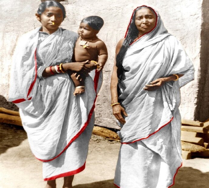 সংঘবদ্ধ জীবনের মাঝে শিক্ষার প্রগতির সঙ্গে জীবন জয়গাথার অন্য নামে পরিণত হয়েছে ৷ মায়ের অলঙ্কারেই সন্তানের জীবনের হয়ে ওঠে সর্বাঙ্গীন সুন্দর ৷ জীবনের প্রতিটি ক্ষেত্রেই মায়ের সঙ্গে সন্তানের এক নিবিড় সম্পর্কেই আদর্শ জীবন গড়ে ওঠে ৷ ছবি সংগৃহীত ৷ 
