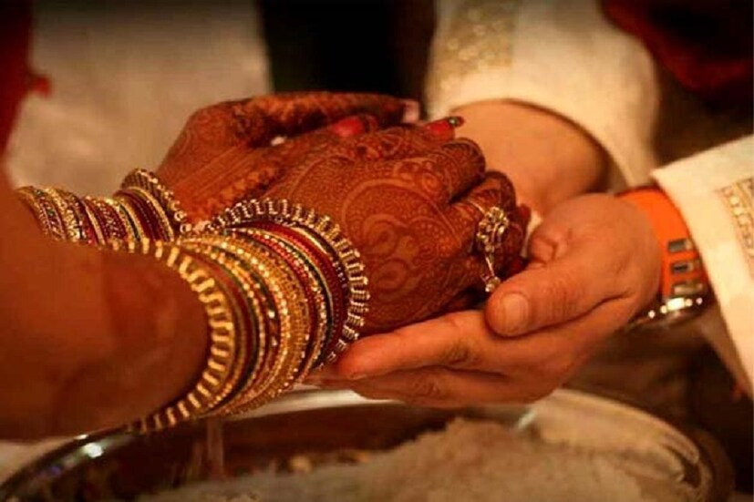 তবে অস্ট্রেলিয়ান আইনে বহুগামীতার সাংবিদানিক বৈধ্যতা নেই ৷ আইন কি ভালবাসার প্রাচীর হয়ে দাঁড়াবে ? শেষ কথা বলবে সময়ই ৷ প্রতীকী ছবি ৷