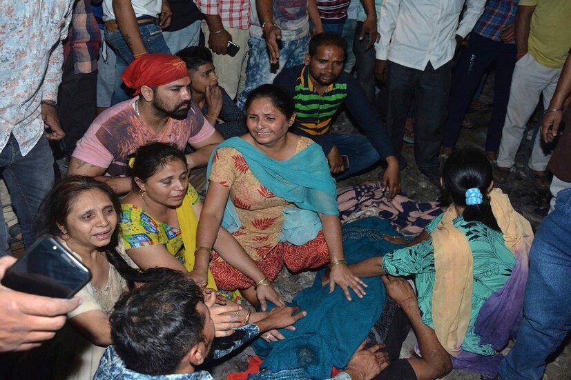 দশেরার সেই ভয়াবহ রাত ভুলবে না অমৃতসর-সহ গোটা দেশ৷ রাবণবধের রাতে হাওড়া-অমৃতসর এক্সপ্রেসে কাটা পড়ে বেঘোরে চলে যায় ৬১টি প্রাণ৷ ১০০-রও বেশি মানুষ আহত হয়েছিলেন৷ দেশের ভয়াবহ ট্রেন দুর্ঘটনাগুলির মধ্যে অন্যতম অমৃতসর৷