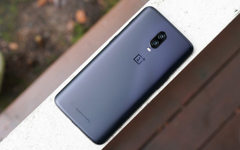 ছবি তোলার জন্য OnePlus 6T তে রয়েছে ডুয়াল রিয়ার ক্যামেরা সেট আপ। এই ফোনে রয়েছে একটি ১৬ মেগাপিক্সেল প্রাইমারিউ সেন্সার আর একটি ২০ মেগাপিক্সেল সেকেন্ডারি সেন্সার। এই ক্যামেরায় থাকছে বিশেষ ইমেজ স্টেবিলাইজেশান টেকনোলজি।  (Photo collected)