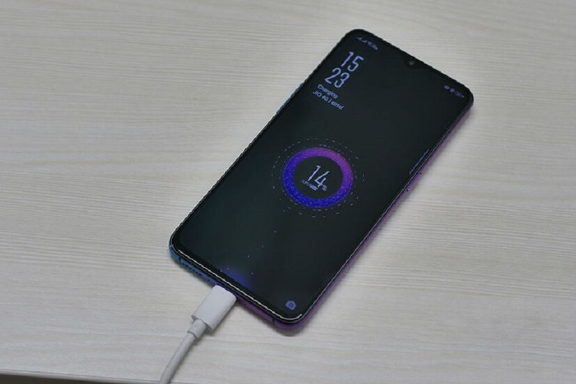 OnePlus 6T এর ভিতরে রয়েছে একটি 3,700 mAh ব্যাটারি আর ফাস্ট চার্জিং। মাত্র 20 মিনিট চার্জ করে এই ফোন সারা দিন ব্যবহার করা যাবে। (Photo collected)